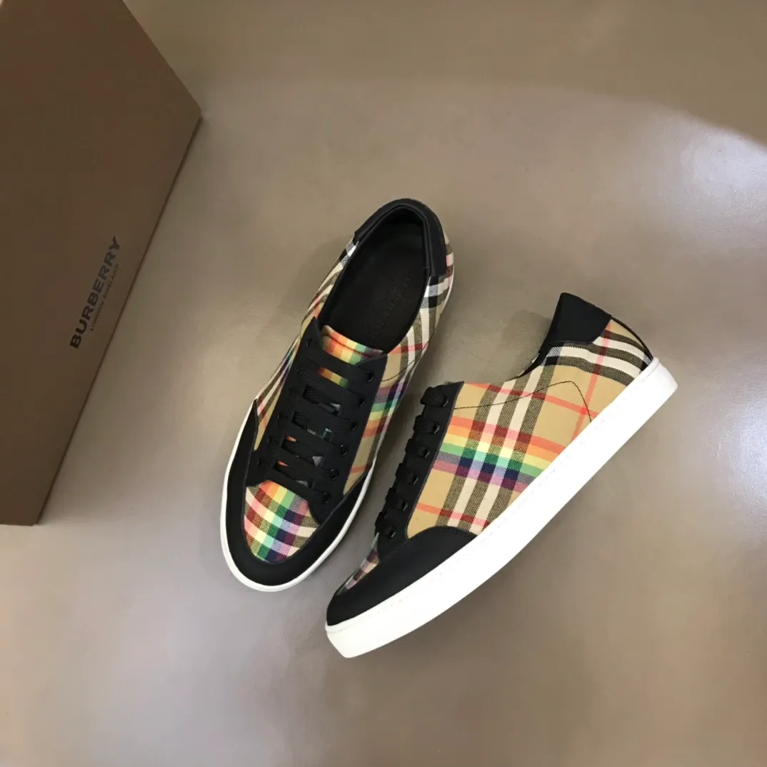 p360 "BURBERR*" men's classic low-top sneakers are reinterpreted in Vintage checkered cotton and matte calfskin, decorated with a new brand logo. First-layer sheepskin lining, embossed Burberry logo on the heel, and original TPU outsole! Size: 38-44